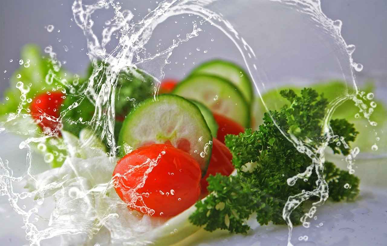 Scopri cosa accade al tuo corpo se mangi 2 pomodori ogni giorno prima di colazione: impatto sorprendente su cuore, glicemia e colesterolo!
