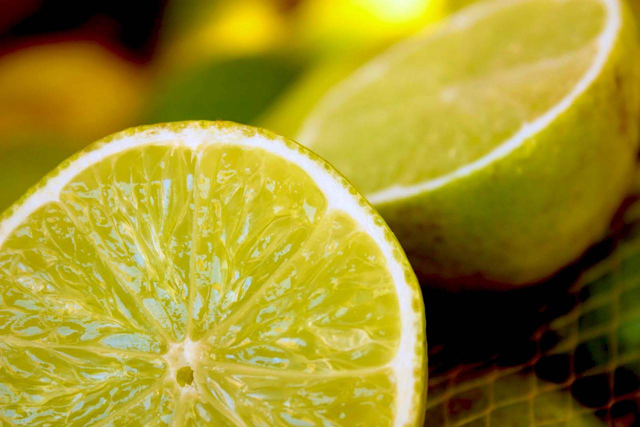 Scopri cosa succede al tuo corpo se mangi il limone così: il segreto della nonna per ridurre l'indice glicemico!