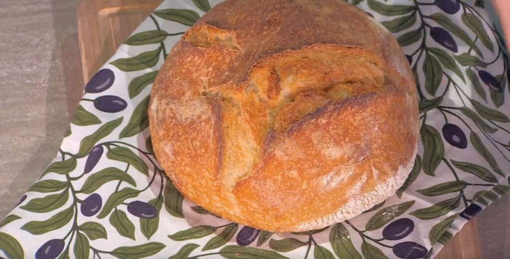 É sempre mezzogiorno, ricetta di oggi 28 ottobre 2024: pane casereccio di Fulvio Marino