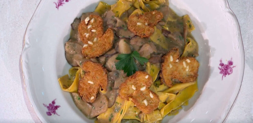 É sempre mezzogiorno, ricetta di oggi 4 ottobre 2024: Pappardelle cremose ai funghi di David Fiordigiglio