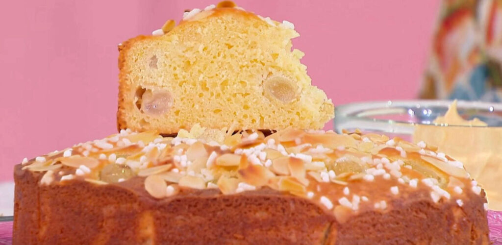 [É sempre mezzogiorno], ricetta di oggi 09 ottobre 2024: Torta morbida all’uva bianca di Natalia Cattelani