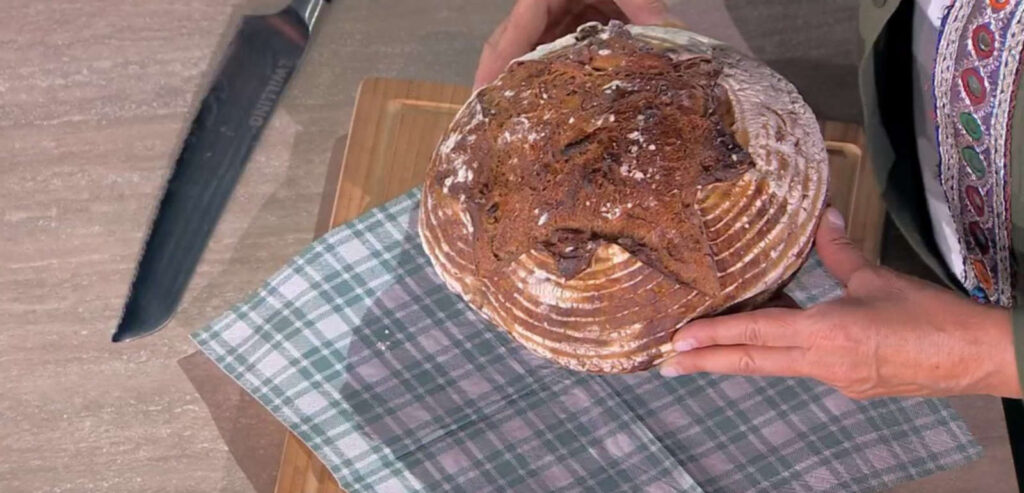 É sempre mezzogiorno, ricetta di oggi 14 ottobre 2024: pane con noci e fichi di Fulvio Marino