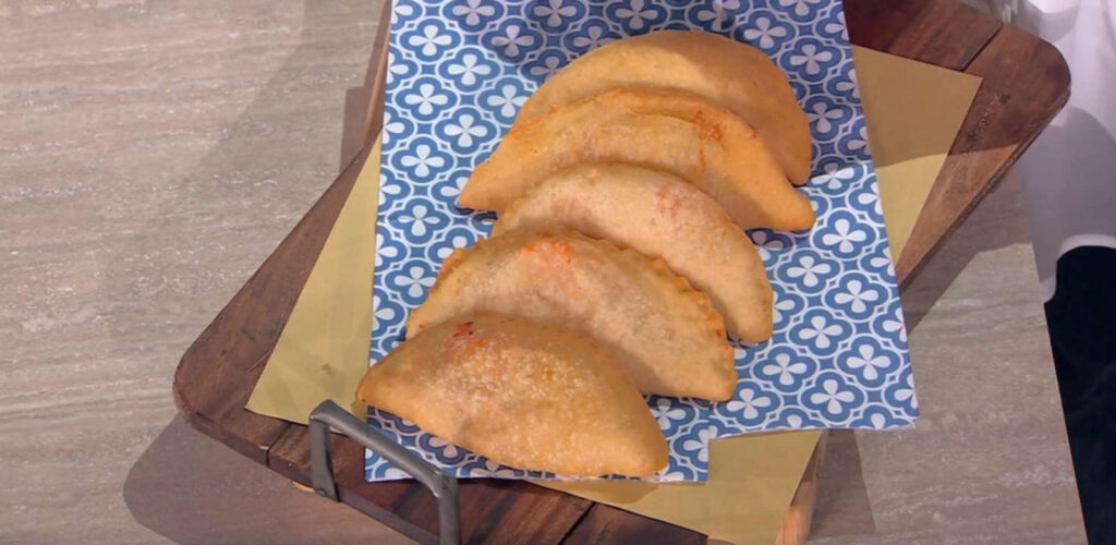 É sempre mezzogiorno, ricetta di oggi 18 ottobre 2024: Panzerotti di pizza di Fulvio Marino