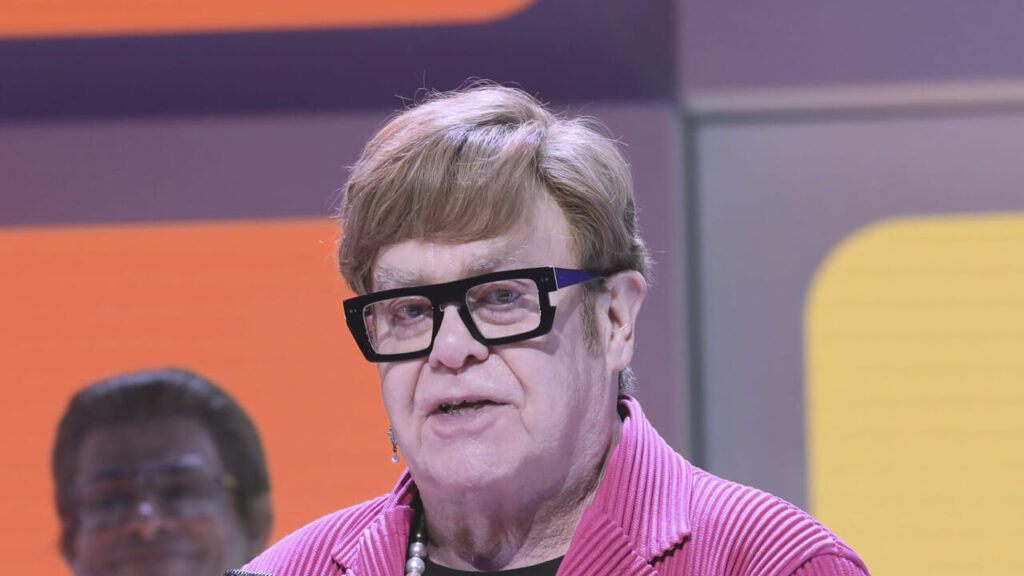 Elton John svela la verità sulla sua vista e le sfide personali