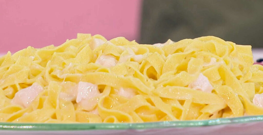 É sempre mezzogiorno, ricetta di oggi 5 novembre 2024: Fettuccine Alfredo di Antonio Paolino