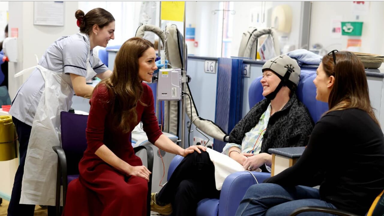 Kate Middleton visita il Royal Marsden e porta un messaggio di speranza ai pazienti oncologici