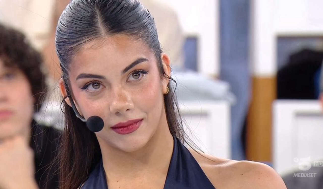 Amici24, Deborah Lettieri sospende la maglia di Francesca, la ballerina abbandona lo studio