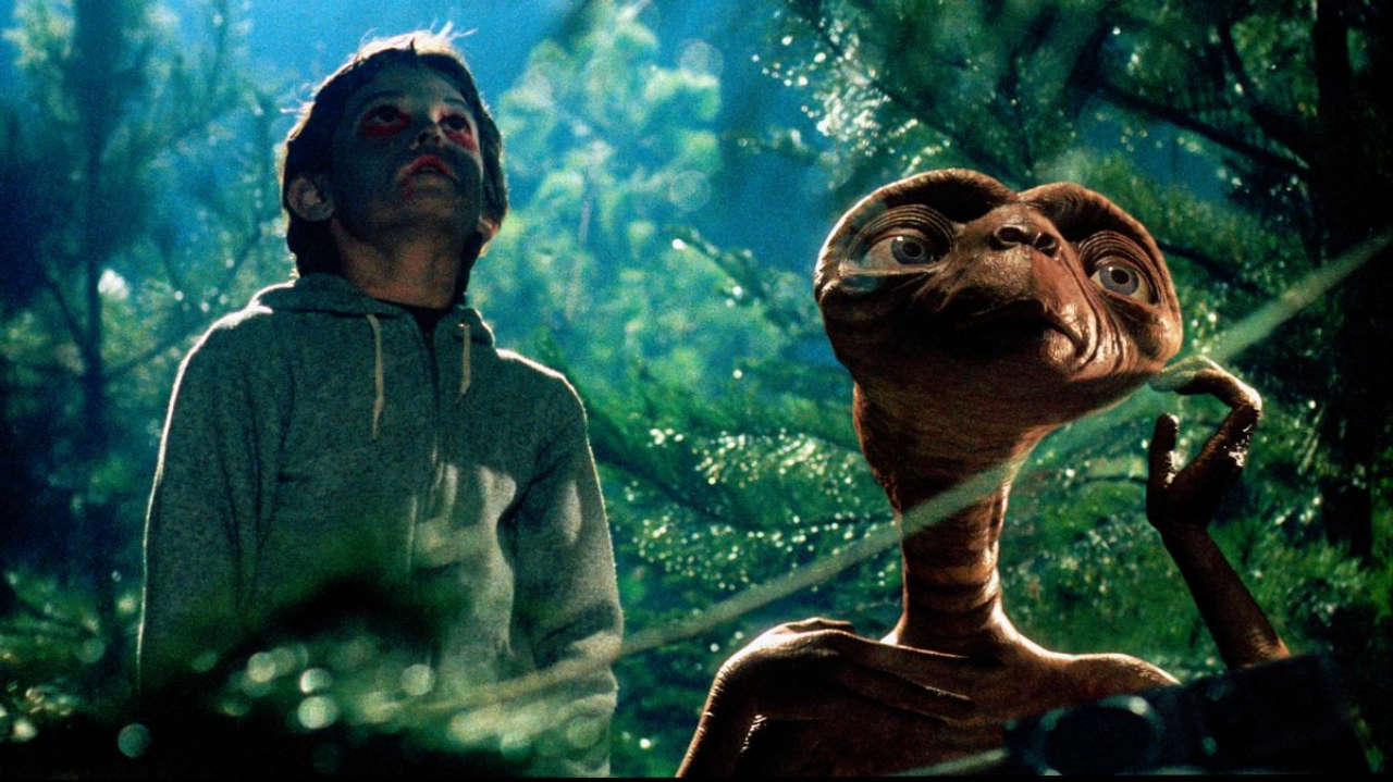 E.T.: Steven Spielberg rivela di aver bloccato il sequel ambientato sul pianeta natale del famoso extraterrestre.