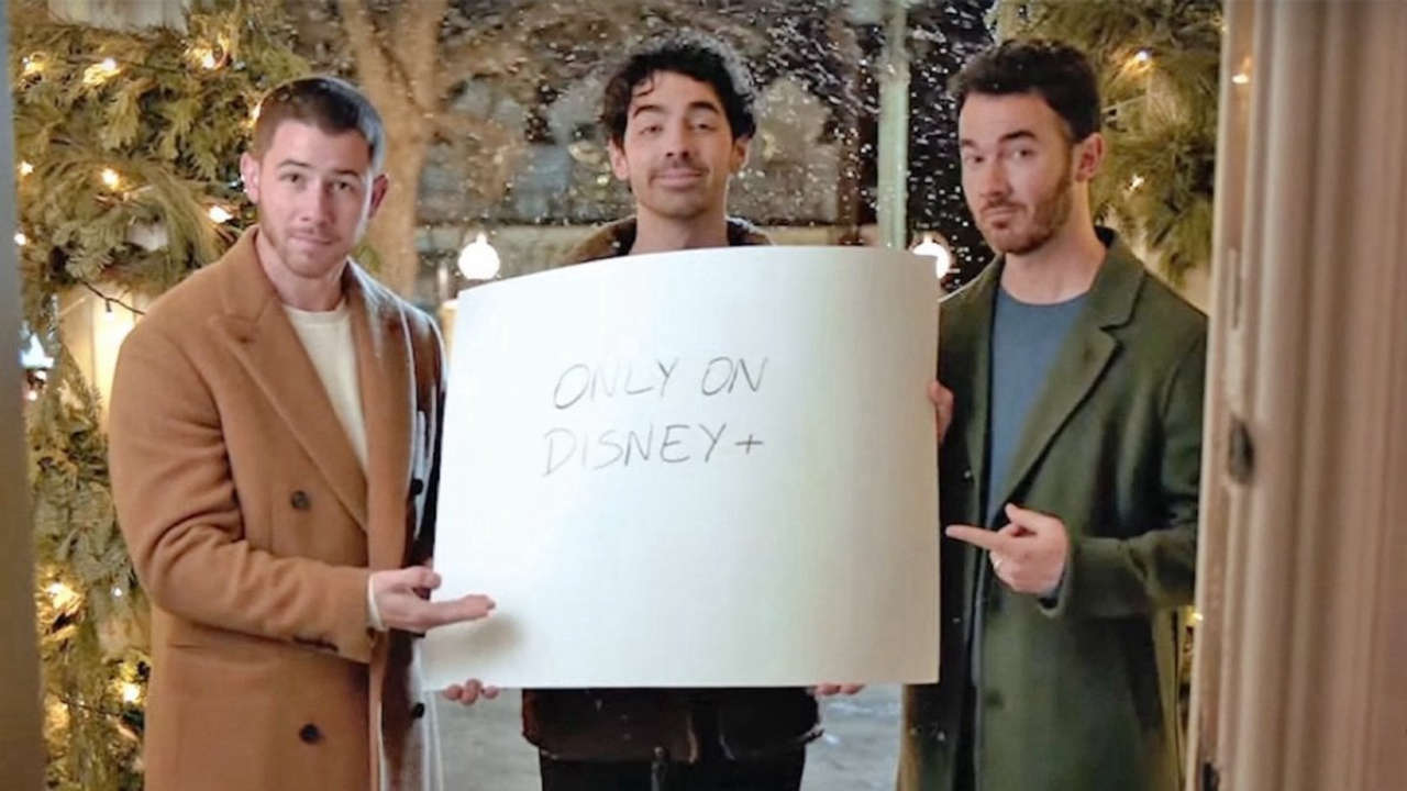 Jonas Brothers tornano alle origini con un nuovo film natalizio su Disney+