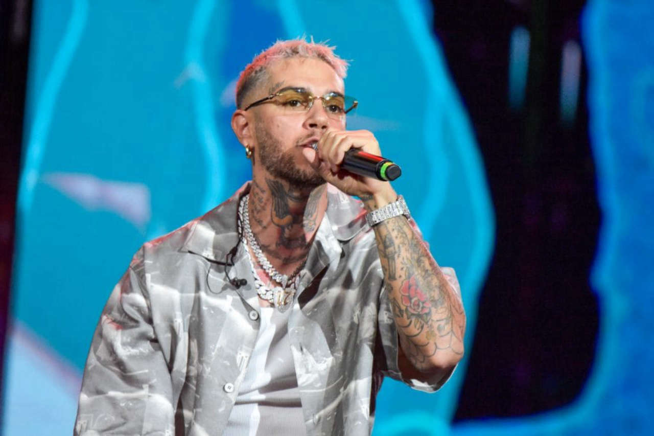 Sanremo 2025, indagini su Emis Killa: il cantante potrebbe rinunciare al Festival