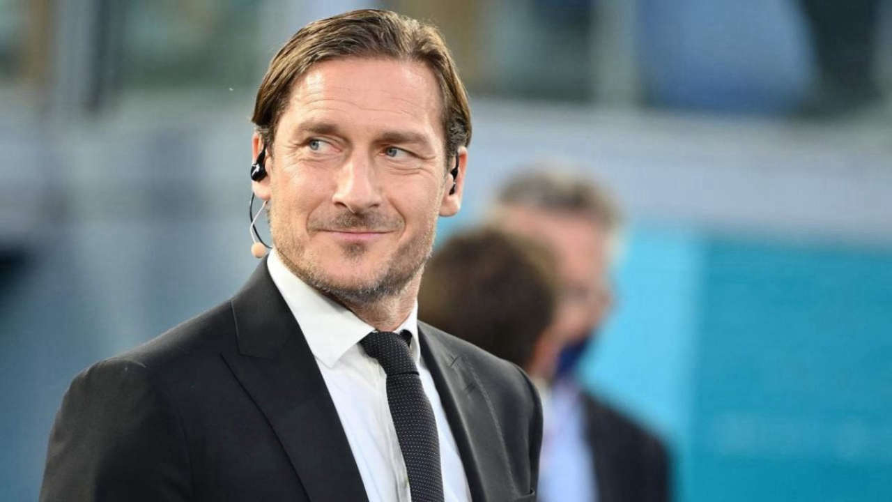 Francesco Totti risponde a Timothée Chalamet promettendo di vedere il suo grande film e ribadendo sempre la sua fedeltà alla Roma.