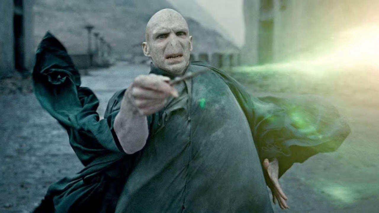 Harry Potter: Chris Columbus esprime il suo consenso per il possibile successore di Ralph Fiennes nel ruolo di Voldemort