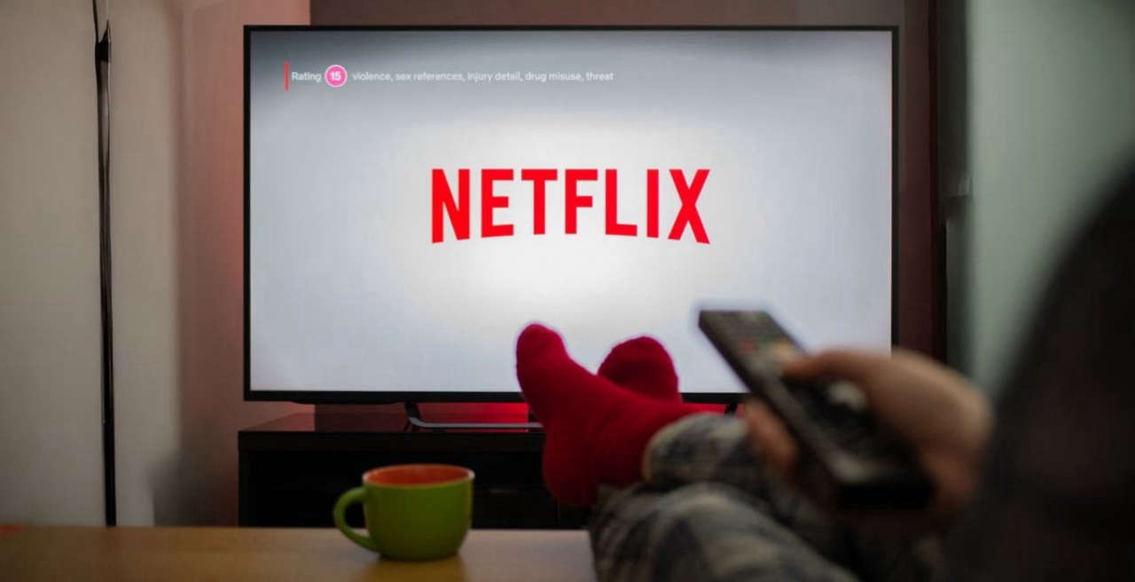 Netflix annuncia un nuovo aumento dei prezzi negli USA dopo aver registrato il più grande boom di iscritti di sempre.