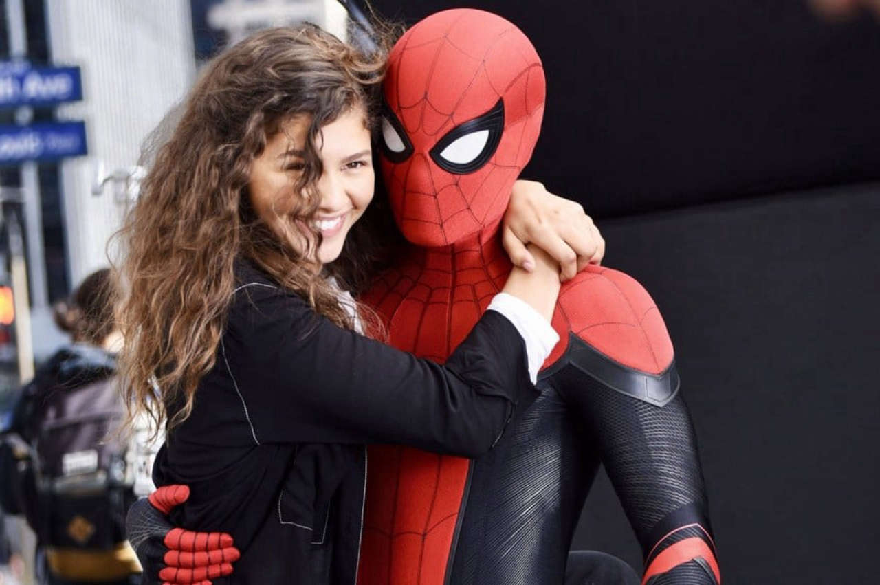 Zendaya, il padre Tom Holland svela che ha chiesto il permesso al genitore di lei prima di iniziare la loro relazione.