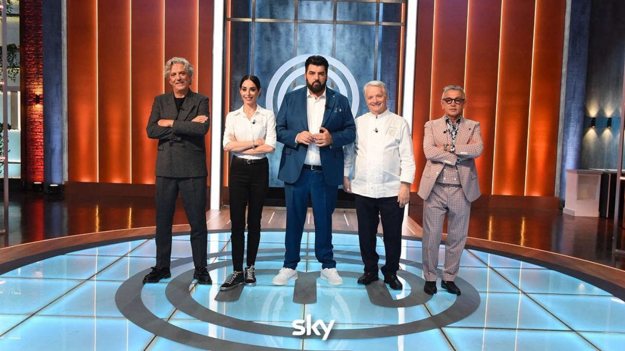 MasterChef Italia 14, stasera si svolgerà la prova di pasticceria con Massari: ecco gli ospiti e le sfide di giovedì 23 gennaio.