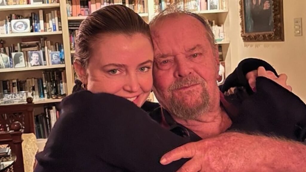 Lorraine e Jack Nicholson un abbraccio natalizio che scalda i cuori