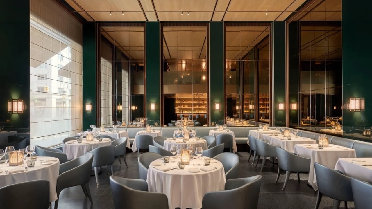 Armani e il suo nuovo ristorante a New York tra eleganza e sapori italiani moderni