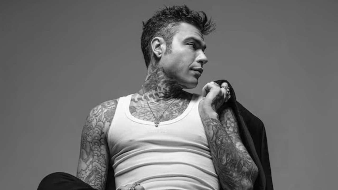 Fedez torna a Sanremo 2025 con Battito: un brano che esplora la lotta contro la depressione in modo intimo e profondo.