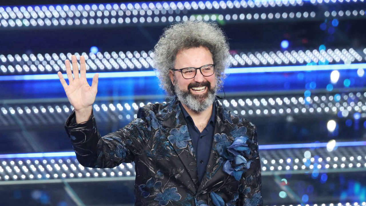 Sanremo 2025: Cristicchi domina YouTube con 1,8 milioni di visualizzazioni e standing ovation inarrestabili