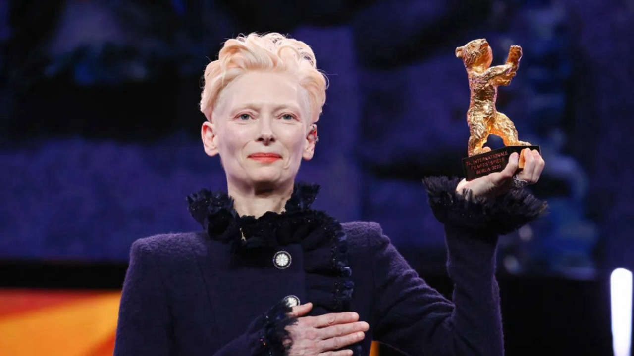 Tilda Swinton alla Berlinale 2025: un discorso potente contro le ingiustizie globali e la politica inumana.