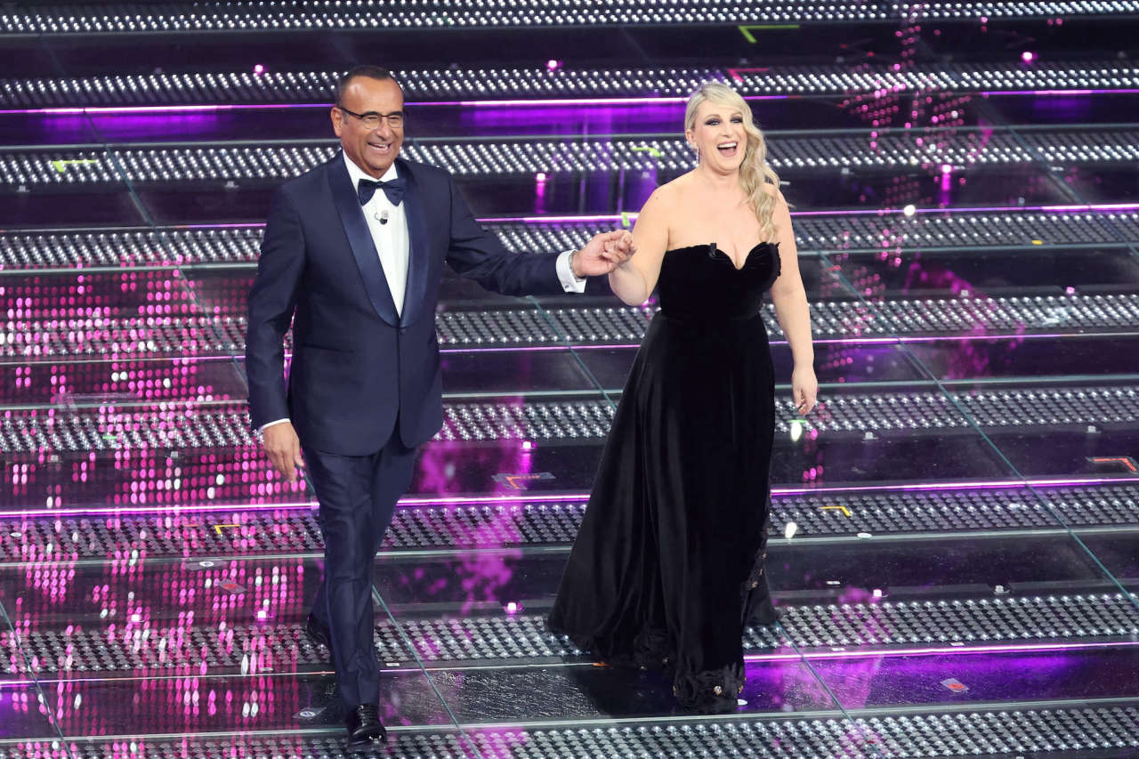 Festival di Sanremo 2025: Katia Follesa ironizza su Carlo Conti e il suo cachet non va in beneficenza