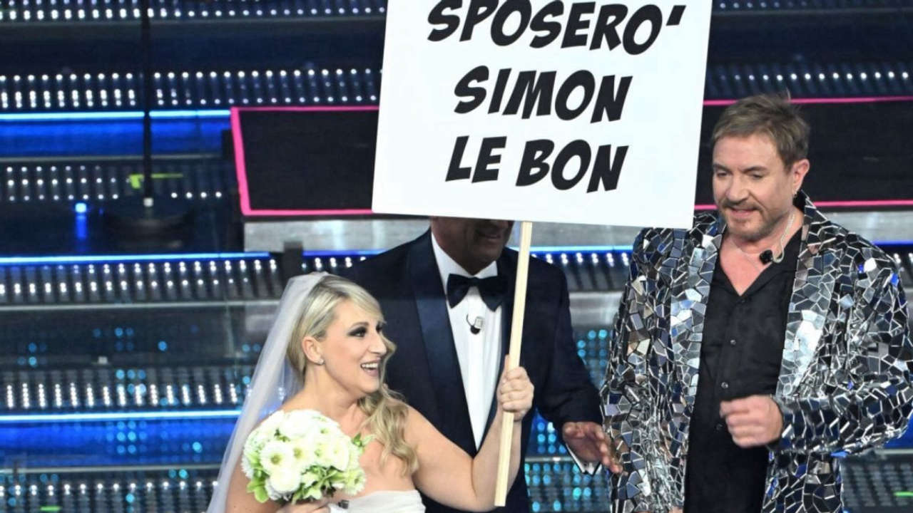 Katia Follesa sorprende a Sanremo 2025: la proposta di matrimonio a Simon Le Bon e il ritorno agli anni ’80