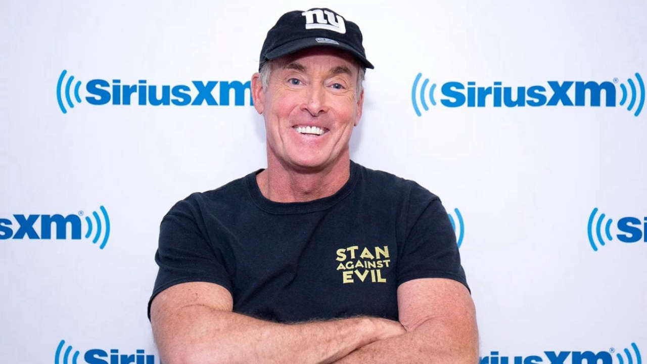 Scrubs: La nuova comedy di HBO con John C. McGinley esplora il rapporto padre-figlia in un campus universitario