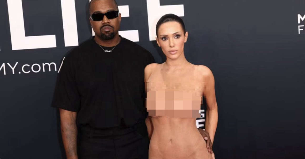 Kanye West e Bianca Censori: il red carpet audace ai Grammy 2025 scatena polemiche e dibattiti sulla libertà d’espressione