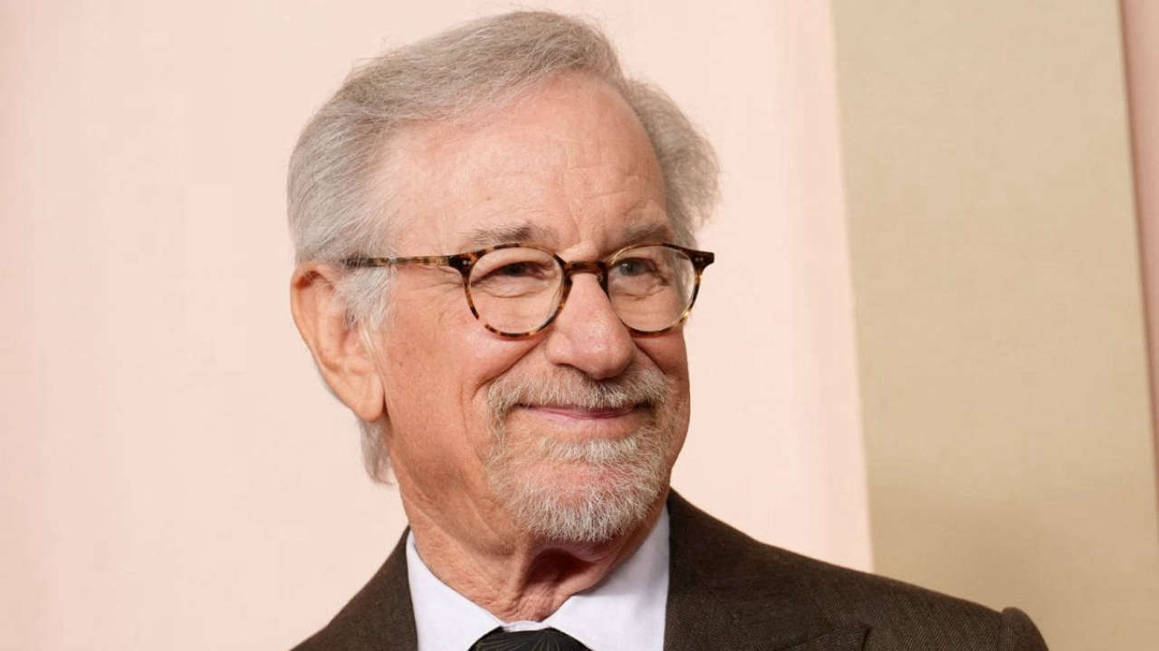 Spielberg svela il mistero: un film sugli UFO con Emily Blunt e Wyatt Russell si prepara a stupire nel 2026