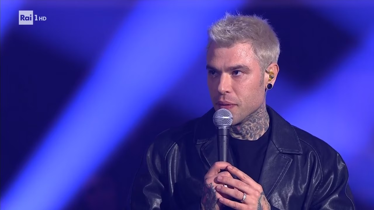 Sanremo 2025, abito Fedez per prima serata Festival: look e stilista