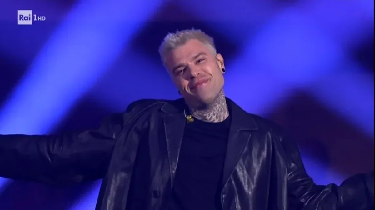 Sanremo 2025: quando canta (a che ora) Fedez serata finale Festival