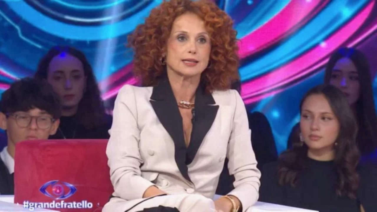 Grande Fratello: Beatrice Luzzi sgancia critiche esplosive su Lorenzo e Helena, rivelando gelosie e ossessioni!